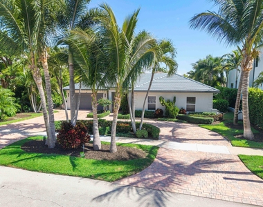 725 Ne 36th Street - Photo Thumbnail 2