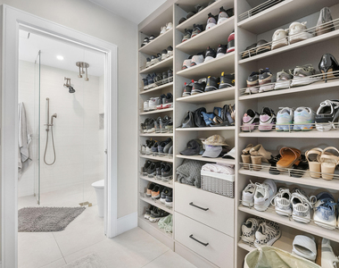 725 Ne 36th Street - Photo Thumbnail 24
