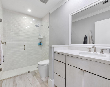 725 Ne 36th Street - Photo Thumbnail 29