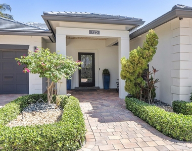 725 Ne 36th Street - Photo Thumbnail 12