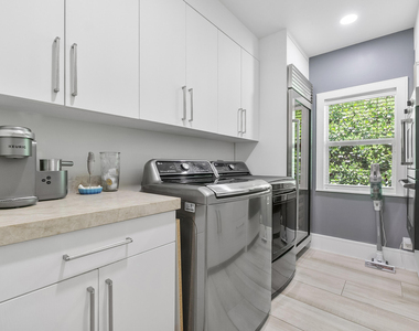 725 Ne 36th Street - Photo Thumbnail 30