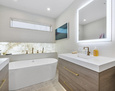 725 Ne 36th Street - Photo Thumbnail 27