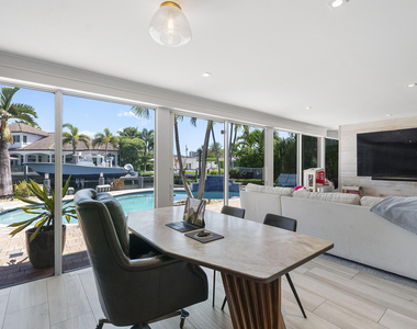 725 Ne 36th Street - Photo Thumbnail 38