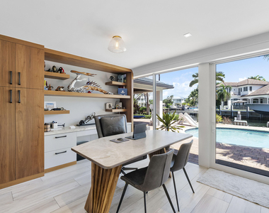 725 Ne 36th Street - Photo Thumbnail 37