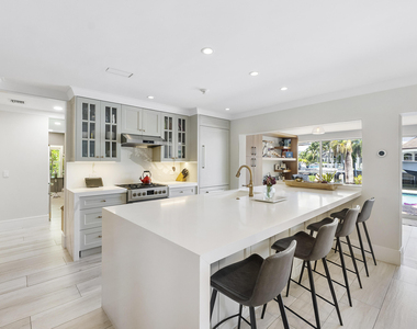 725 Ne 36th Street - Photo Thumbnail 31