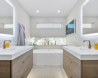 725 Ne 36th Street - Photo Thumbnail 26