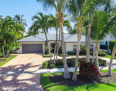 725 Ne 36th Street - Photo Thumbnail 3