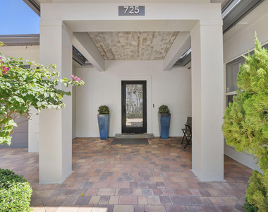 725 Ne 36th Street - Photo Thumbnail 13