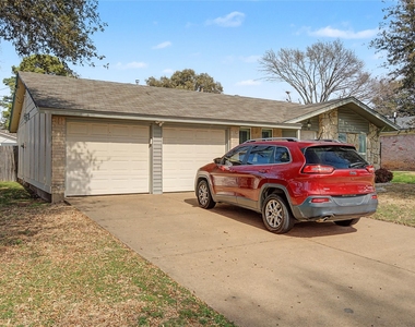 2009 Charleston Drive - Photo Thumbnail 1
