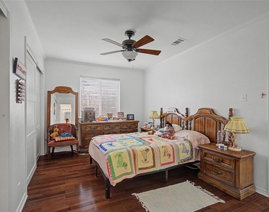 2009 Charleston Drive - Photo Thumbnail 8