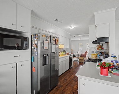 2009 Charleston Drive - Photo Thumbnail 6