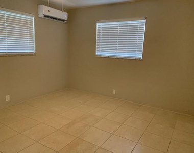 4250 Nw 21st Avenue - Photo Thumbnail 5