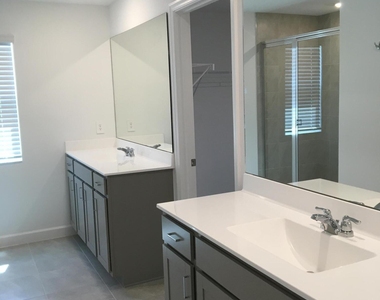 12226 Sw Roma Circle - Photo Thumbnail 18