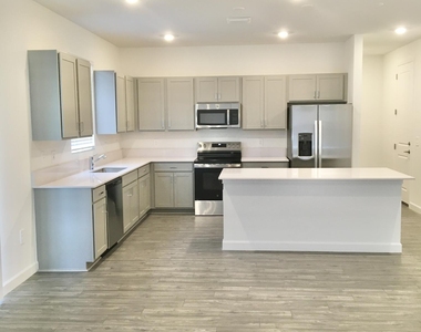 12226 Sw Roma Circle - Photo Thumbnail 5