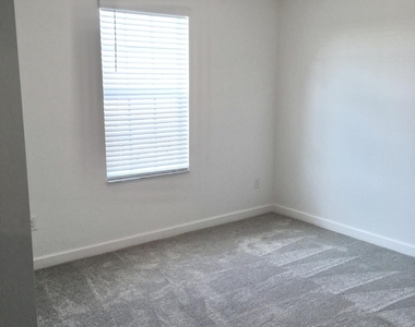 12226 Sw Roma Circle - Photo Thumbnail 12