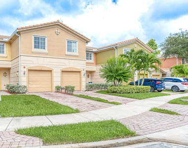 316 Se Bloxham Way - Photo Thumbnail 1