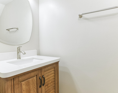 316 Se Bloxham Way - Photo Thumbnail 11