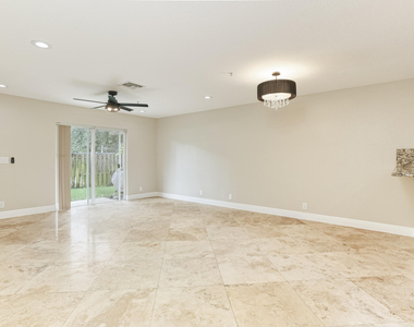 316 Se Bloxham Way - Photo Thumbnail 8