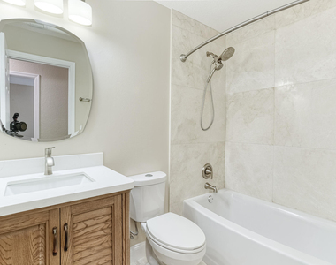 316 Se Bloxham Way - Photo Thumbnail 17