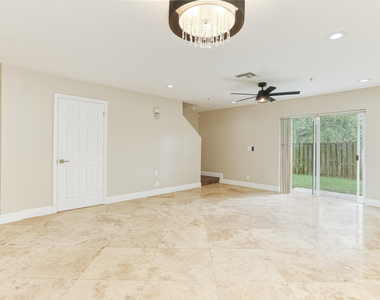316 Se Bloxham Way - Photo Thumbnail 9