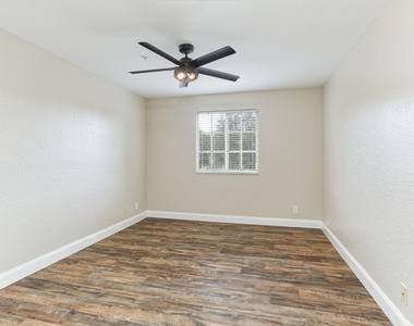 316 Se Bloxham Way - Photo Thumbnail 23