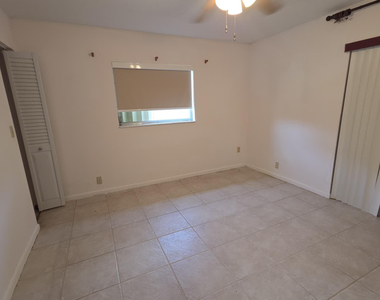 1641 Nw 49th Street - Photo Thumbnail 2
