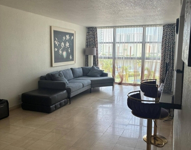 400 Leslie Drive - Photo Thumbnail 12