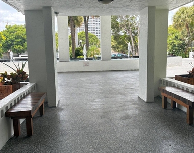 400 Leslie Drive - Photo Thumbnail 4