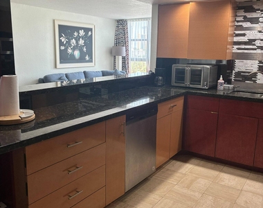 400 Leslie Drive - Photo Thumbnail 33