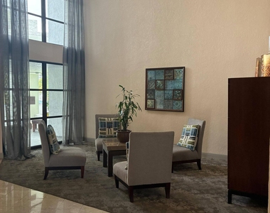 400 Leslie Drive - Photo Thumbnail 6