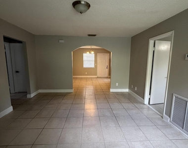 1605 N 42nd Street - Photo Thumbnail 6