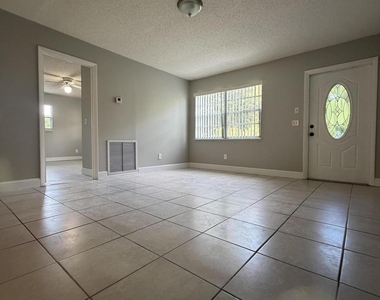 1605 N 42nd Street - Photo Thumbnail 5