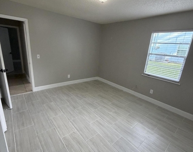 1605 N 42nd Street - Photo Thumbnail 15