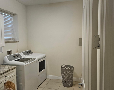5768 Nw Zenith Drive - Photo Thumbnail 6