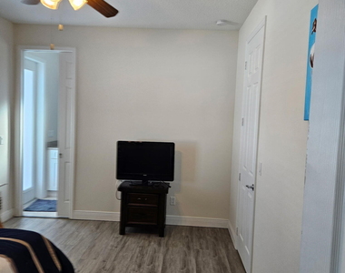 5768 Nw Zenith Drive - Photo Thumbnail 10