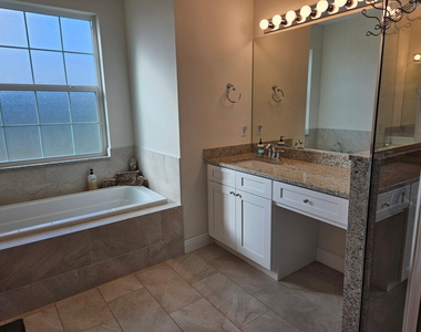 5768 Nw Zenith Drive - Photo Thumbnail 16