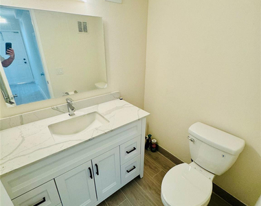 805 W Oakland Park Boulevard - Photo Thumbnail 8