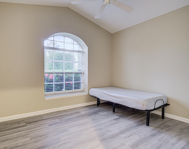 7620 Stirling Bridge Boulevard N - Photo Thumbnail 10