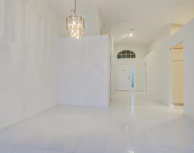 7620 Stirling Bridge Boulevard N - Photo Thumbnail 3