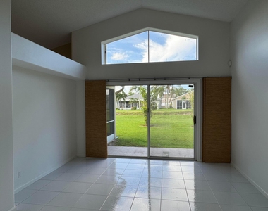 7620 Stirling Bridge Boulevard N - Photo Thumbnail 4