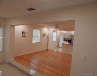 1111 N 25th Avenue - Photo Thumbnail 13