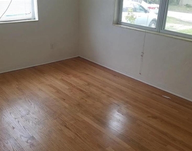 1111 N 25th Avenue - Photo Thumbnail 14