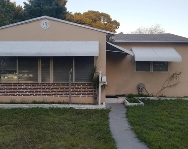 1111 N 25th Avenue - Photo Thumbnail 17