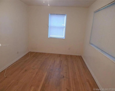 1111 N 25th Avenue - Photo Thumbnail 15