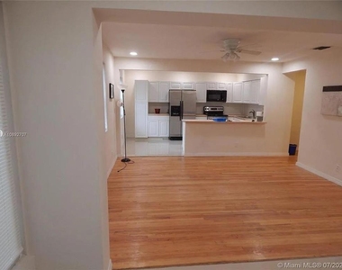 1111 N 25th Avenue - Photo Thumbnail 7