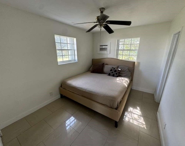 1042 Foster Road - Photo Thumbnail 7