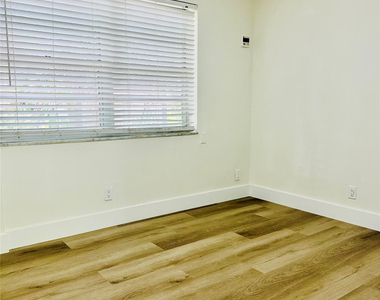 2425 Pierce Street - Photo Thumbnail 5
