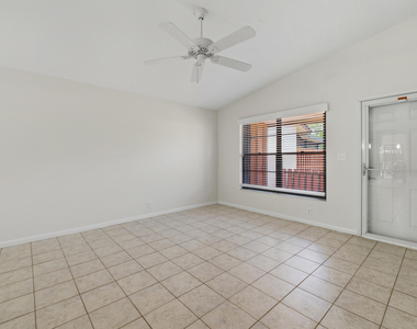 7916 Se Villa Circle - Photo Thumbnail 2