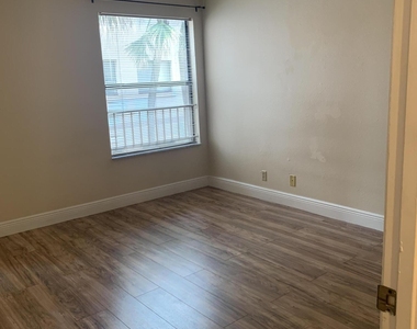 2946 S University Drive - Photo Thumbnail 12