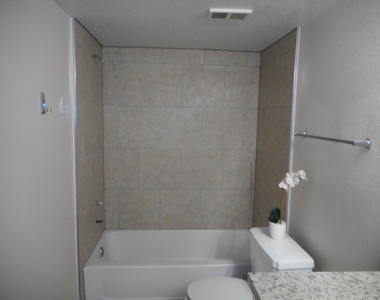 2946 S University Drive - Photo Thumbnail 6